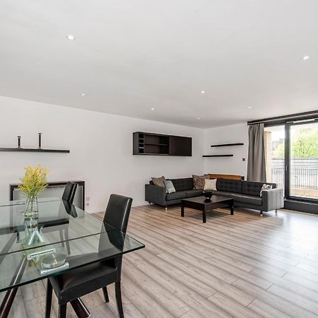 Large And Central 2 Bed Londra Exterior foto