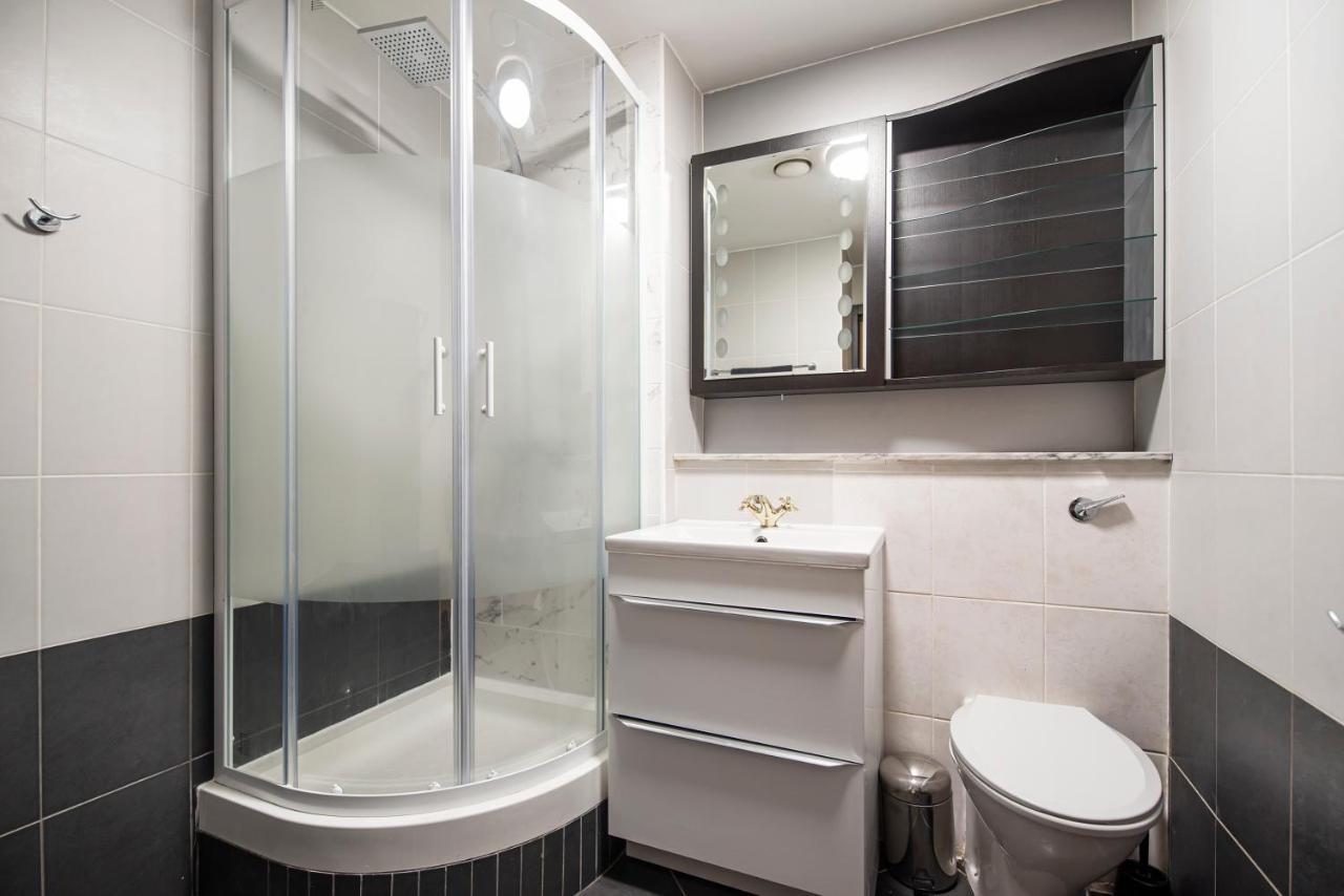 Large And Central 2 Bed Londra Exterior foto