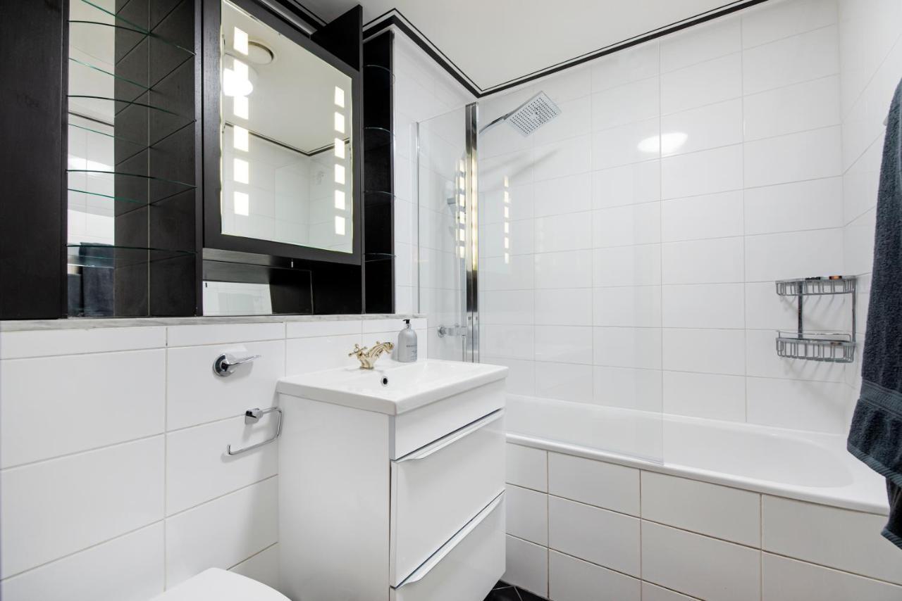 Large And Central 2 Bed Londra Exterior foto
