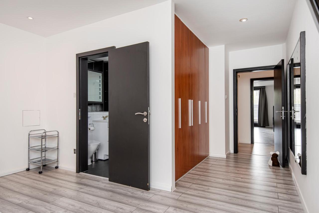 Large And Central 2 Bed Londra Exterior foto